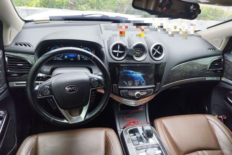Used BYD Tang New Energy 2015 2.0T Four-Wheel-Drive Flagship Model Center Console