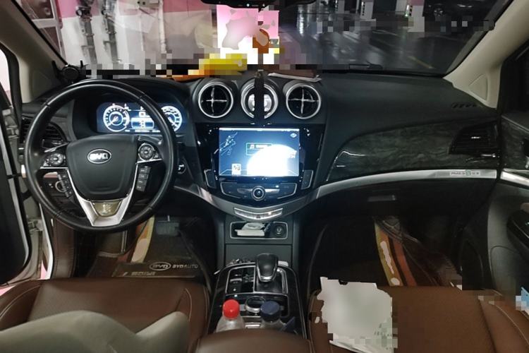 Used BYD Tang New Energy 2015 2.0T Four-Wheel-Drive Flagship Model Center Console