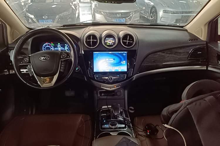 Used BYD Tang New Energy 2015 2.0T Four-Wheel-Drive Flagship Model Center Console