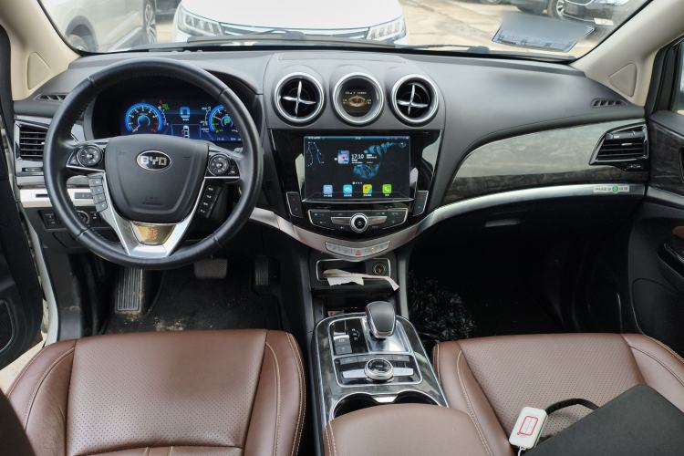 Used BYD Tang New Energy 2015 2.0T Four-Wheel-Drive Flagship Model Center Console