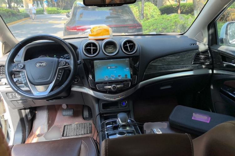 Used BYD Tang New Energy 2015 2.0T Four-Wheel-Drive Flagship Model Center Console