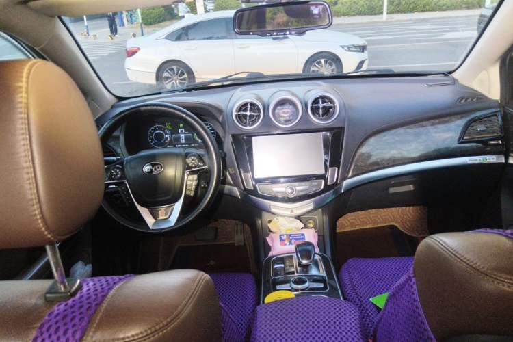 Used BYD Tang New Energy 2015 2.0T Four-Wheel-Drive Flagship Model Center Console