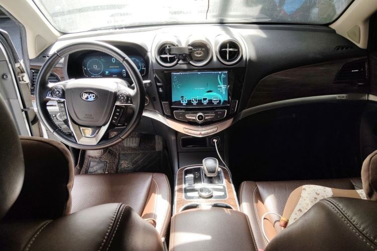 Used BYD Tang New Energy 2015 2.0T Four-Wheel-Drive Flagship Model Center Console
