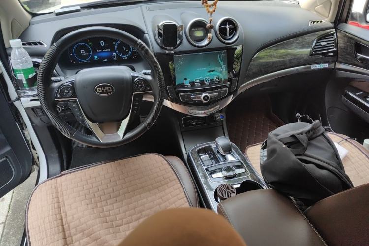 Used BYD Tang New Energy 2015 2.0T Four-Wheel-Drive Flagship Model Center Console