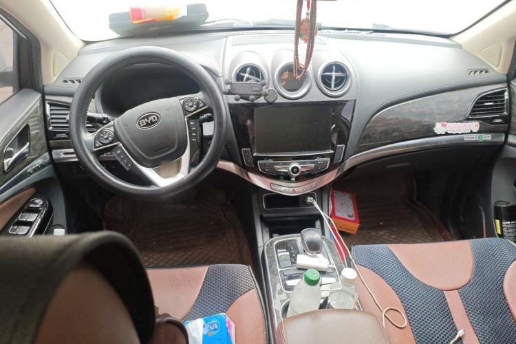 Used BYD Tang New Energy 2015 2.0T Four-Wheel-Drive Flagship Model Center Console