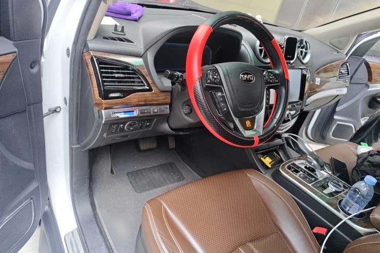 Used BYD Tang New Energy 2015 2.0T Four-Wheel-Drive Flagship Model Center Console