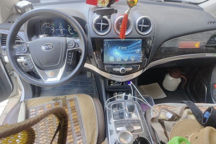 Used BYD Tang New Energy 2015 2.0T Four-Wheel-Drive Flagship Model Center Console
