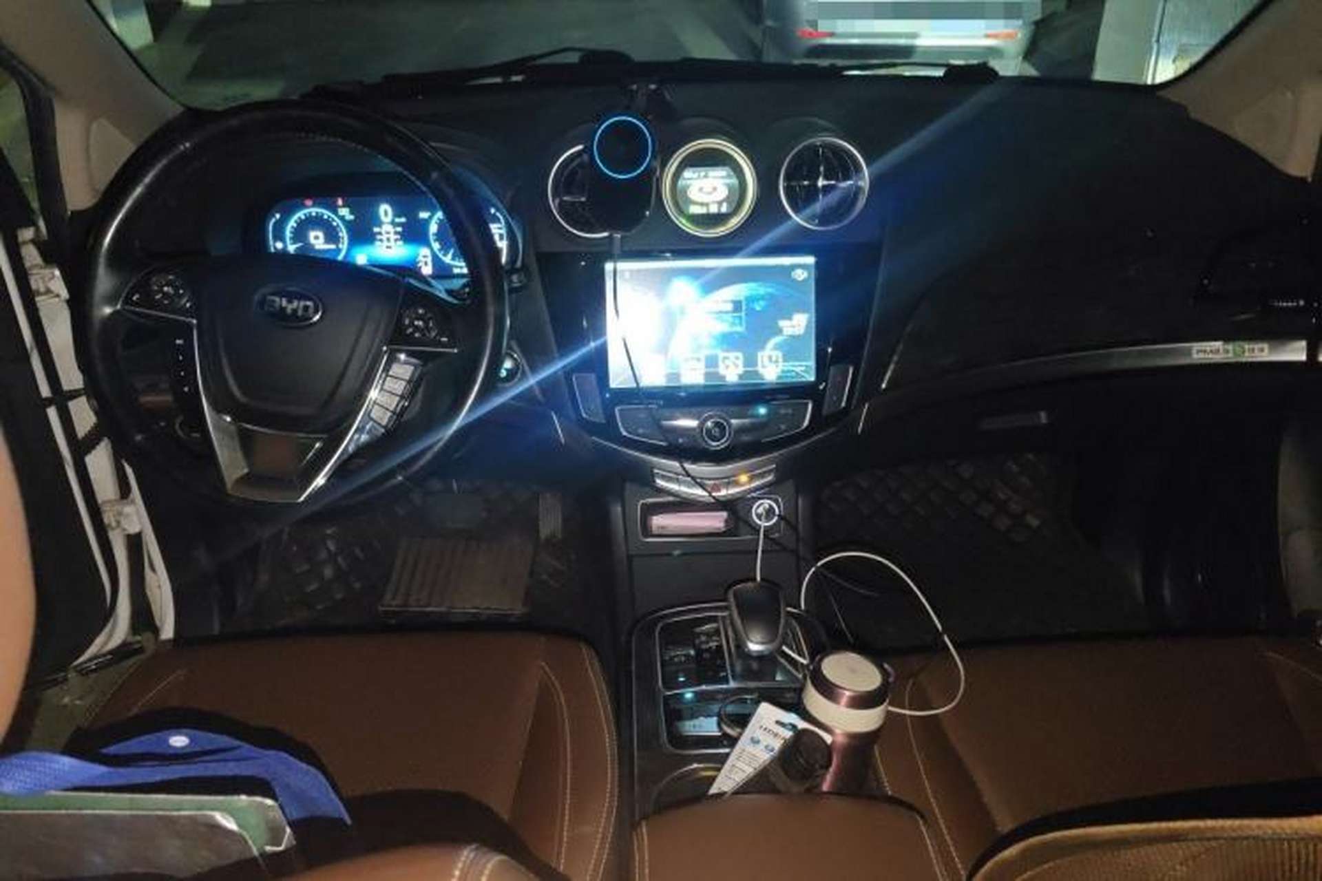 Used BYD Tang New Energy 2015 2.0T Four-Wheel-Drive Flagship Model Center Console
