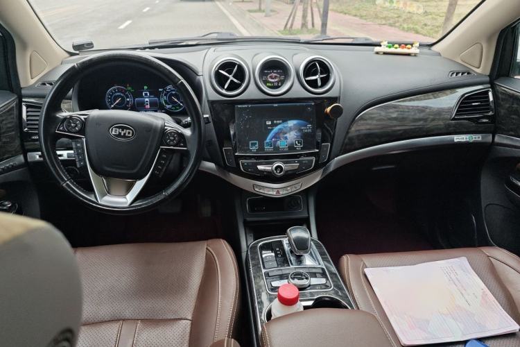 Used BYD Tang New Energy 2015 2.0T Four-Wheel-Drive Flagship Model Center Console
