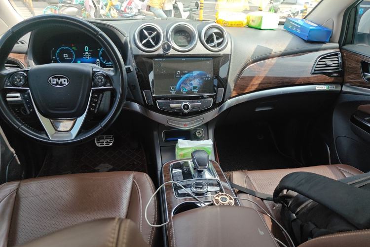 Used BYD Tang New Energy 2015 2.0T Four-Wheel-Drive Flagship Model Center Console