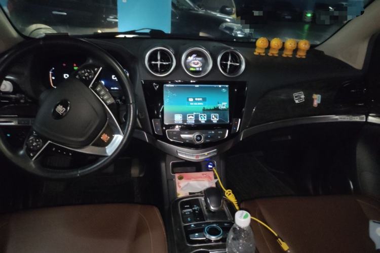 Used BYD Tang New Energy 2015 2.0T Four-Wheel-Drive Flagship Model Center Console