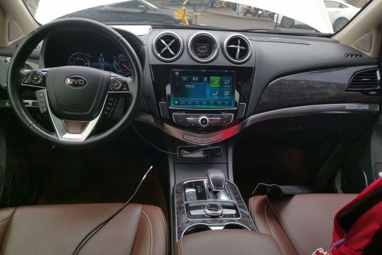 Used BYD Tang New Energy 2015 2.0T Four-Wheel-Drive Flagship Model Center Console