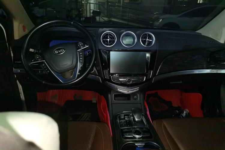 Used BYD Tang New Energy 2015 2.0T Four-Wheel-Drive Flagship Model Center Console