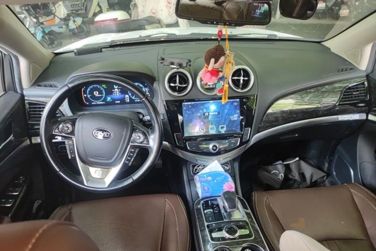 Used BYD Tang New Energy 2015 2.0T Four-Wheel-Drive Flagship Model Center Console