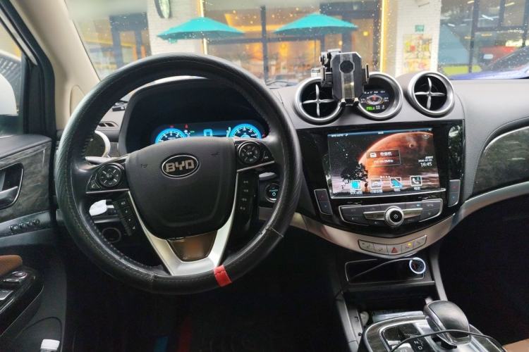 Used BYD Tang New Energy 2015 2.0T Four-Wheel-Drive Flagship Model Center Console
