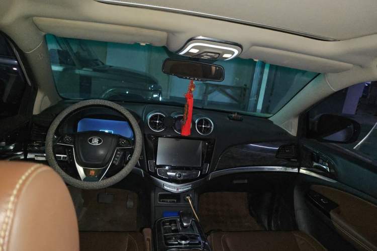 Used BYD Tang New Energy 2015 2.0T Four-Wheel-Drive Flagship Model Center Console