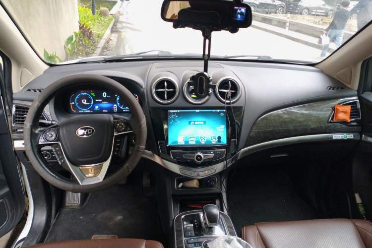 Used BYD Tang New Energy 2015 2.0T Four-Wheel-Drive Flagship Model Center Console