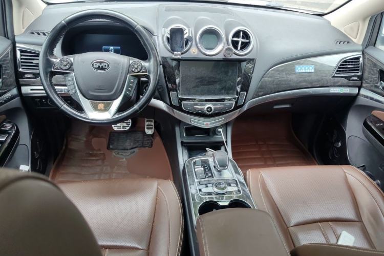 Used BYD Tang New Energy 2015 2.0T Four-Wheel-Drive Flagship Model Center Console