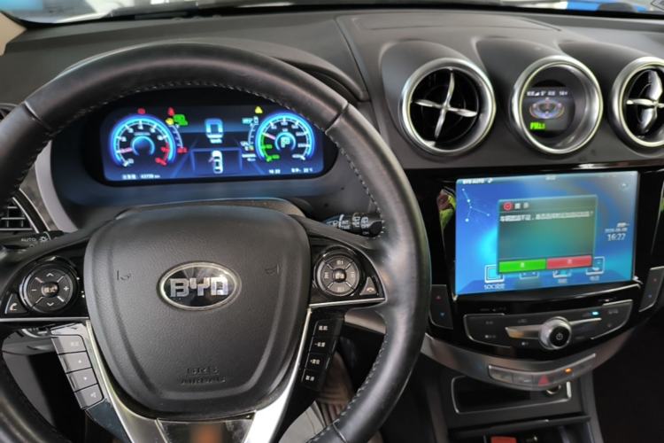 Used BYD Tang New Energy 2015 2.0T Four-Wheel-Drive Flagship Model Center Console