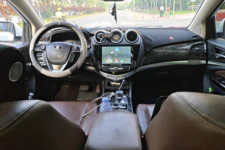 Used BYD Tang New Energy 2015 2.0T Four-Wheel-Drive Flagship Model Center Console