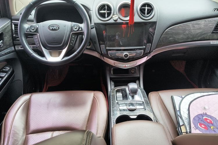 Used BYD Tang New Energy 2015 2.0T Four-Wheel-Drive Flagship Model Center Console