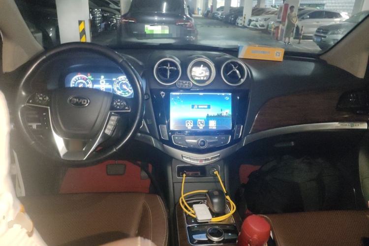 Used BYD Tang New Energy 2015 2.0T Four-Wheel-Drive Flagship Model Center Console