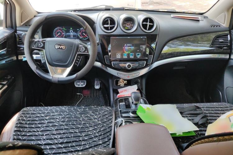 Used BYD Tang New Energy 2015 2.0T Four-Wheel-Drive Flagship Model Center Console