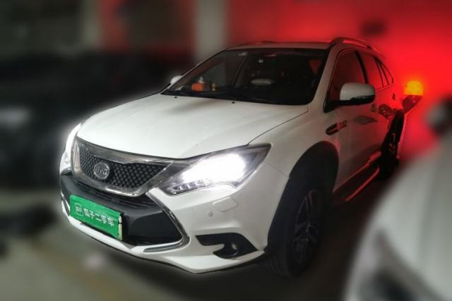 Used BYD Tang New Energy 2015 2.0T Four-Wheel-Drive Flagship Model