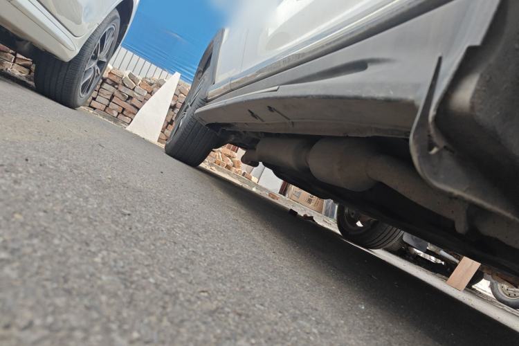 Used BYD Tang New Energy 2015 2.0T Four-Wheel-Drive Flagship Model Chassis Front Right