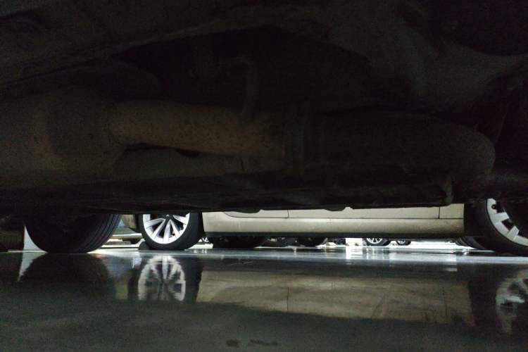 Used BYD Tang New Energy 2015 2.0T Four-Wheel-Drive Flagship Model Chassis Front Right
