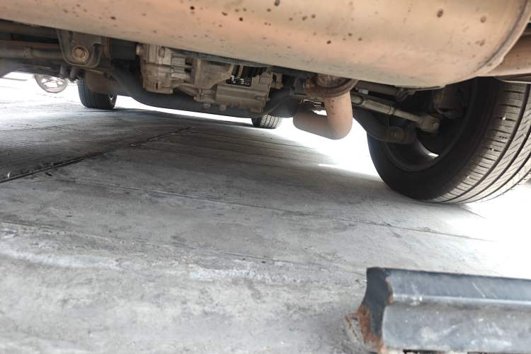 Used BYD Tang New Energy 2015 2.0T Four-Wheel-Drive Flagship Model Chassis Rear