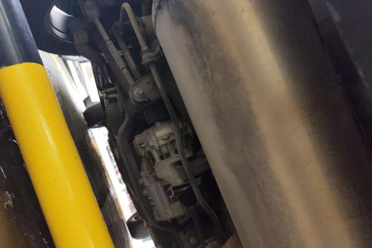 Used BYD Tang New Energy 2015 2.0T Four-Wheel-Drive Flagship Model Chassis Rear