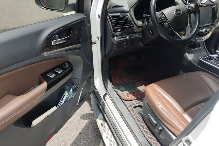 Used BYD Tang New Energy 2015 2.0T Four-Wheel-Drive Flagship Model Driver Seat