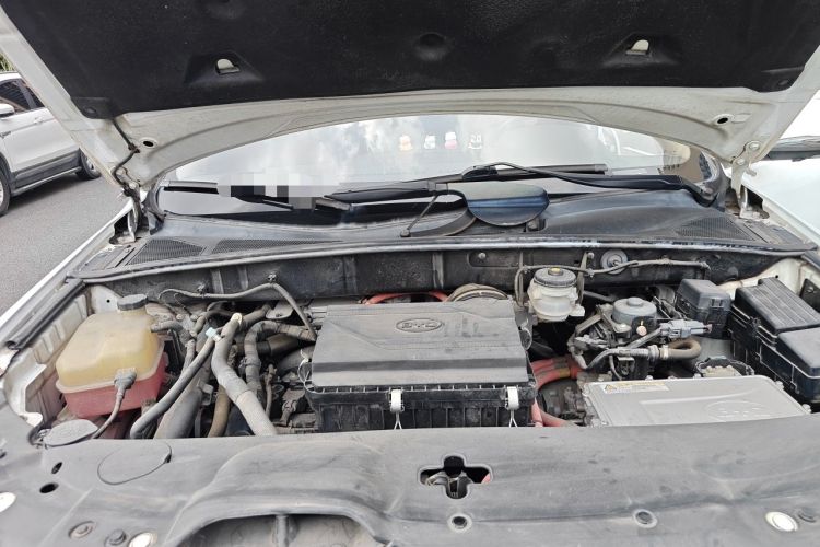 Used BYD Tang New Energy 2015 2.0T Four-Wheel-Drive Flagship Model Engine Bay