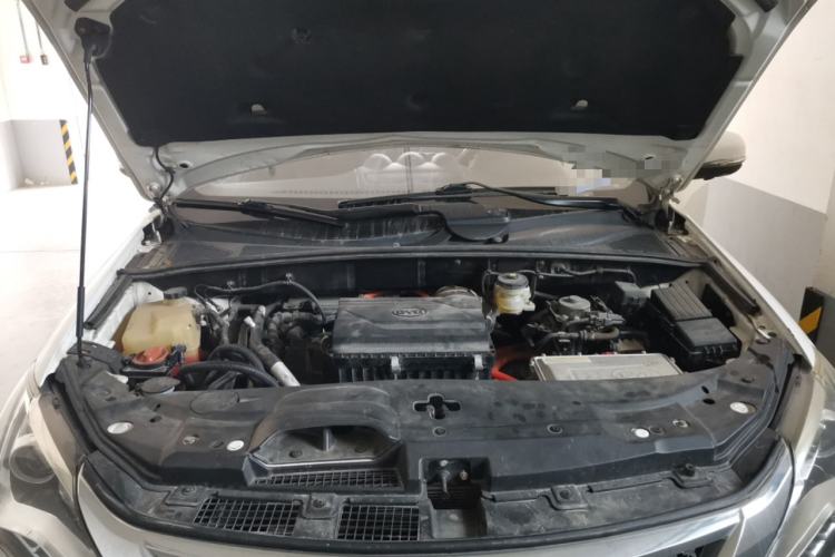 Used BYD Tang New Energy 2015 2.0T Four-Wheel-Drive Flagship Model Engine Bay