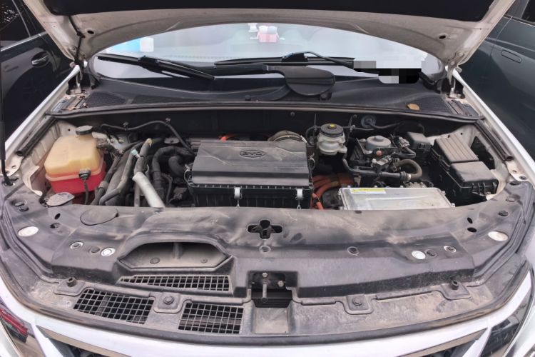 Used BYD Tang New Energy 2015 2.0T Four-Wheel-Drive Flagship Model Engine Bay