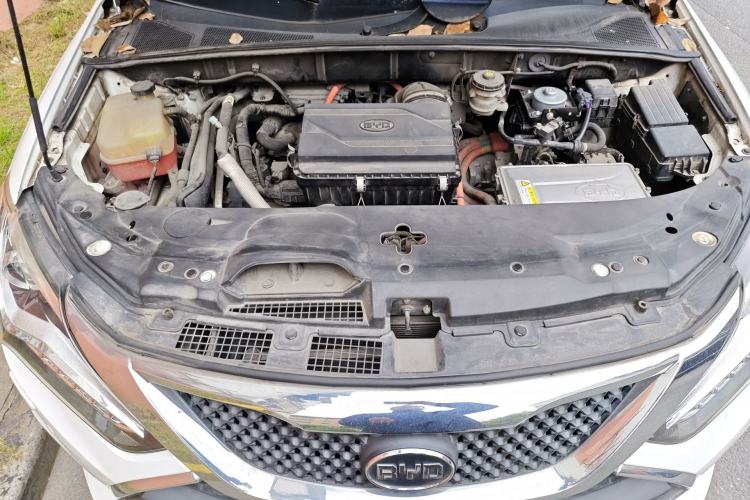 Used BYD Tang New Energy 2015 2.0T Four-Wheel-Drive Flagship Model Engine Bay