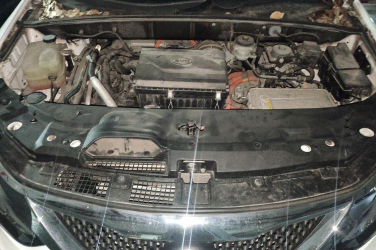 Used BYD Tang New Energy 2015 2.0T Four-Wheel-Drive Flagship Model Engine Bay