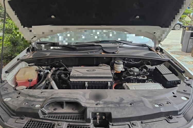 Used BYD Tang New Energy 2015 2.0T Four-Wheel-Drive Flagship Model Engine Bay