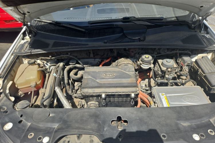 Used BYD Tang New Energy 2015 2.0T Four-Wheel-Drive Flagship Model Engine Bay