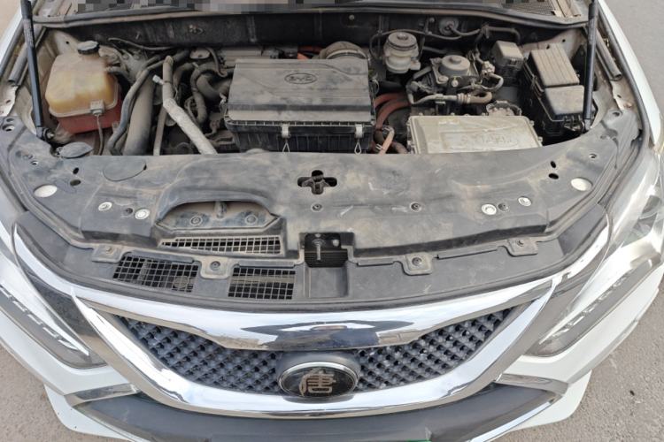 Used BYD Tang New Energy 2015 2.0T Four-Wheel-Drive Flagship Model Engine Bay