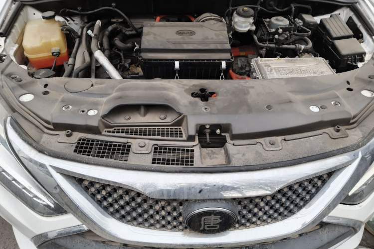 Used BYD Tang New Energy 2015 2.0T Four-Wheel-Drive Flagship Model Engine Bay