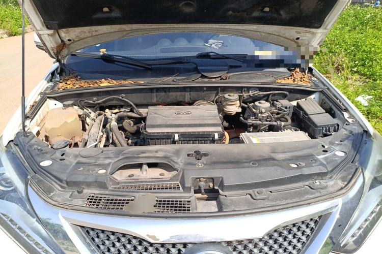 Used BYD Tang New Energy 2015 2.0T Four-Wheel-Drive Flagship Model Engine Bay