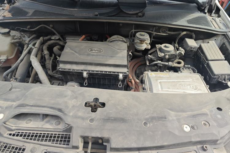 Used BYD Tang New Energy 2015 2.0T Four-Wheel-Drive Flagship Model Engine Bay