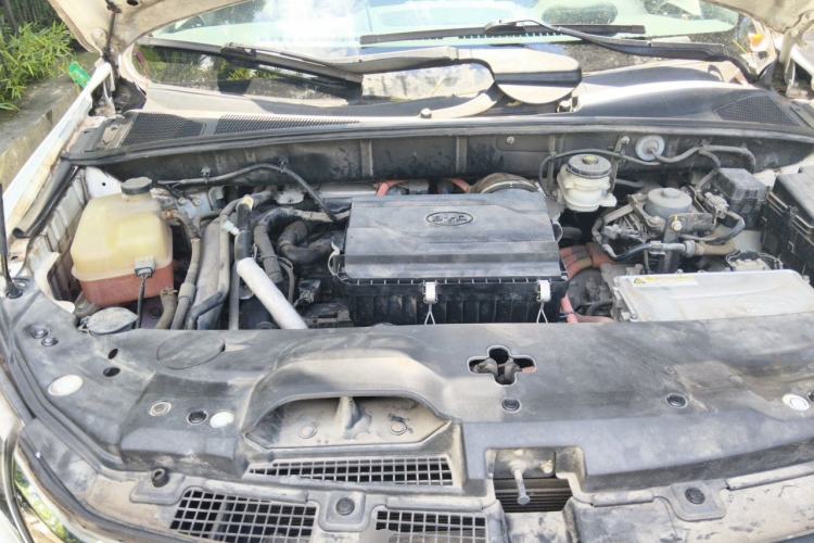 Used BYD Tang New Energy 2015 2.0T Four-Wheel-Drive Flagship Model Engine Bay