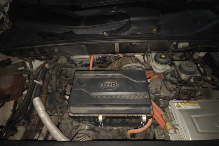 Used BYD Tang New Energy 2015 2.0T Four-Wheel-Drive Flagship Model Engine Bay