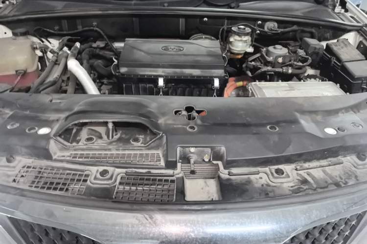 Used BYD Tang New Energy 2015 2.0T Four-Wheel-Drive Flagship Model Engine Bay