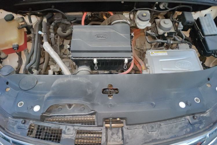 Used BYD Tang New Energy 2015 2.0T Four-Wheel-Drive Flagship Model Engine Bay