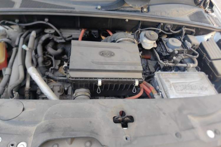 Used BYD Tang New Energy 2015 2.0T Four-Wheel-Drive Flagship Model Engine Bay