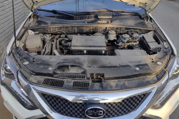 Used BYD Tang New Energy 2015 2.0T Four-Wheel-Drive Flagship Model Engine Bay